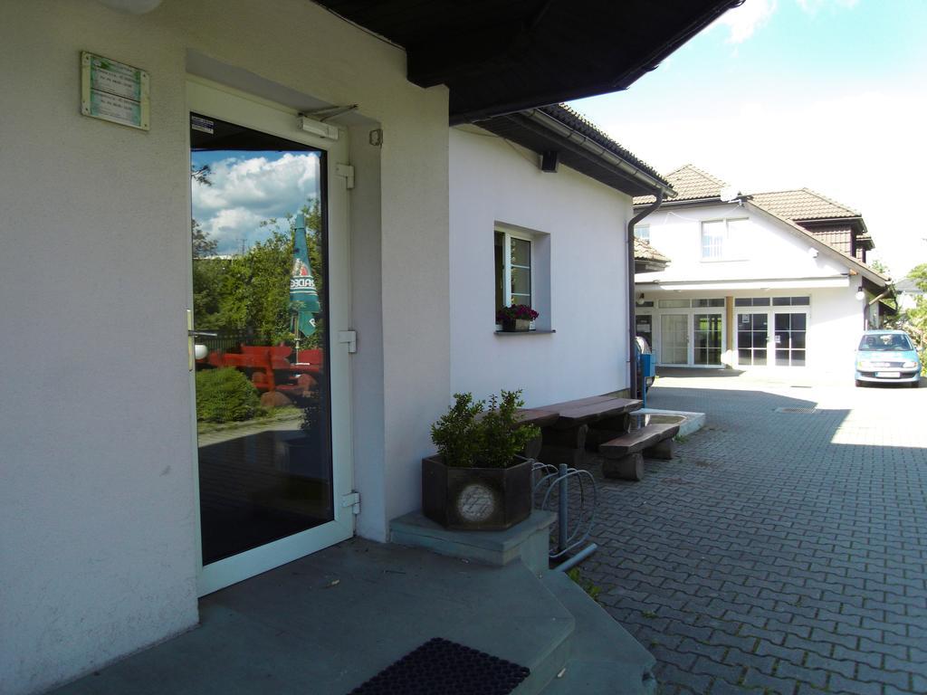 Penzion A Restaurace U Veterana Frenstat pod Radhostem Exterior photo