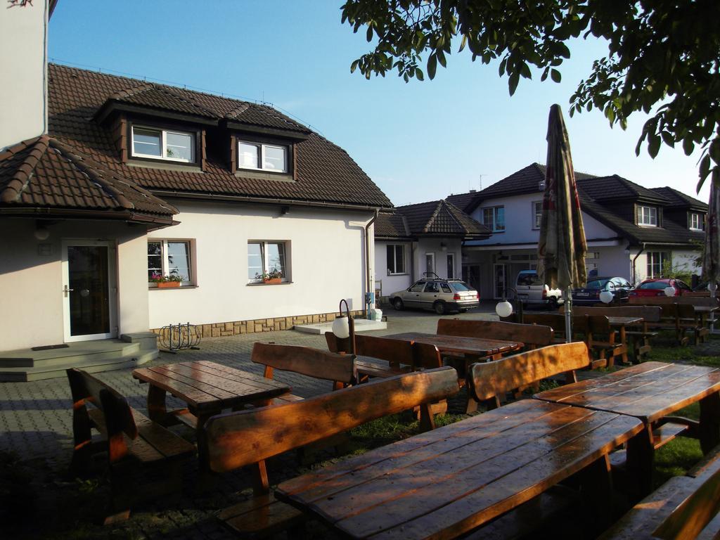 Penzion A Restaurace U Veterana Frenstat pod Radhostem Exterior photo